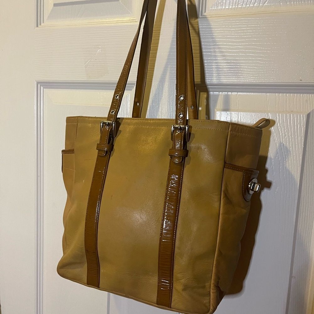 Vintage Coach Leatherware Est. 1941 tan shoulder bag with brown straps and trims - Picture 4 of 16